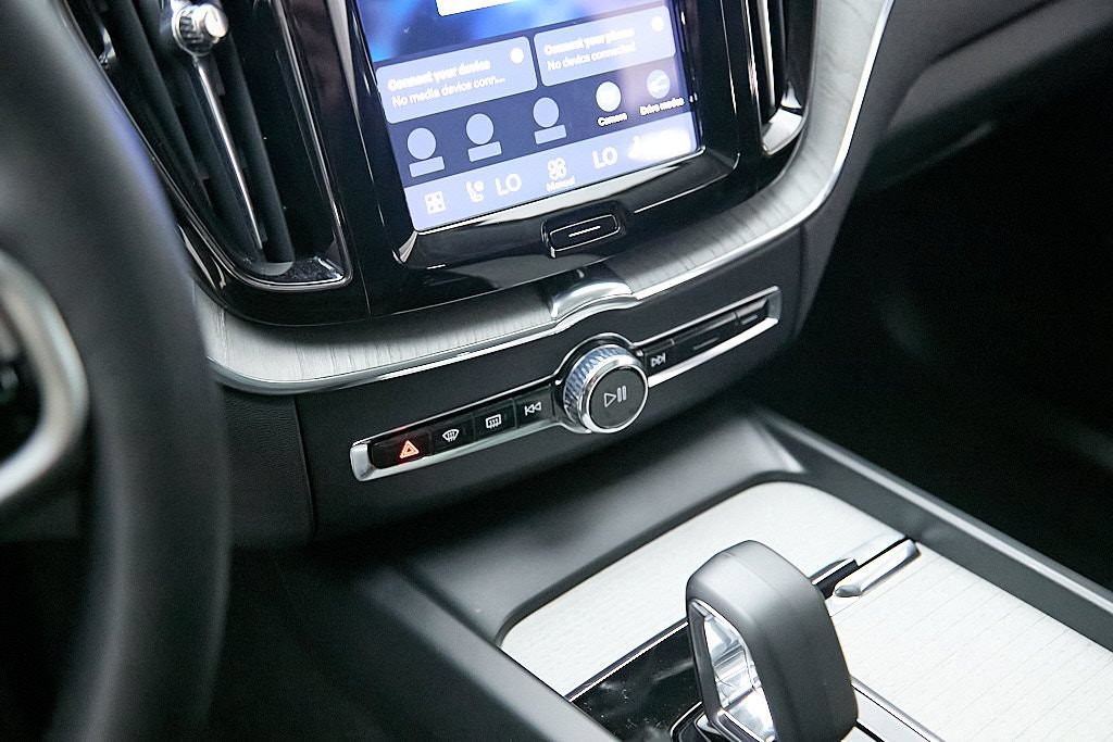 Certified 2025 Volvo XC60 T8 Plus w/ Protection Package Premier AWD/4WD image 15