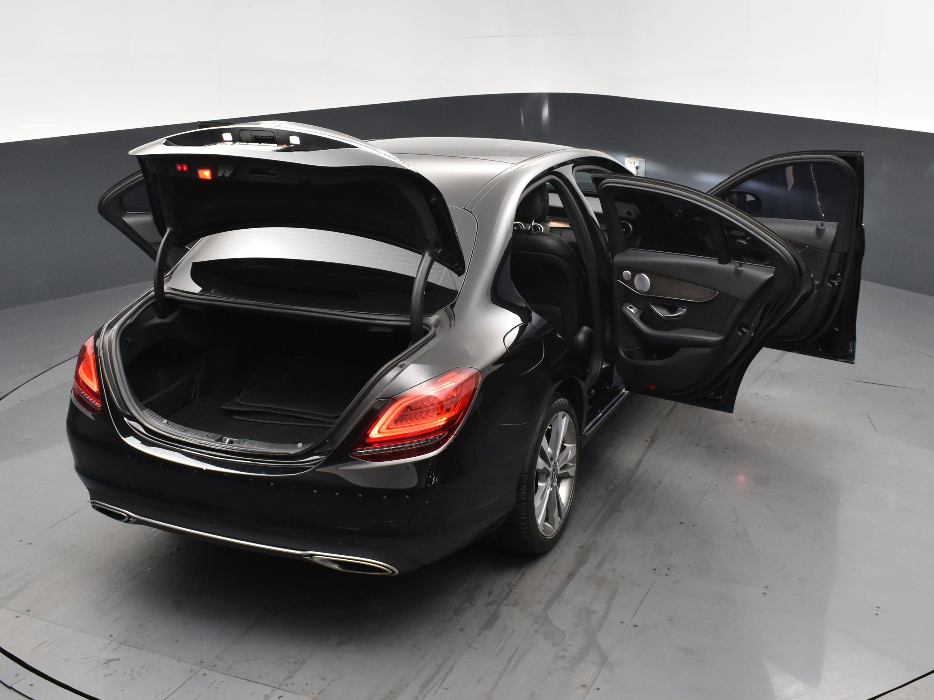 Used 2019 Mercedes-Benz C 300 4MATIC Sedan image 24