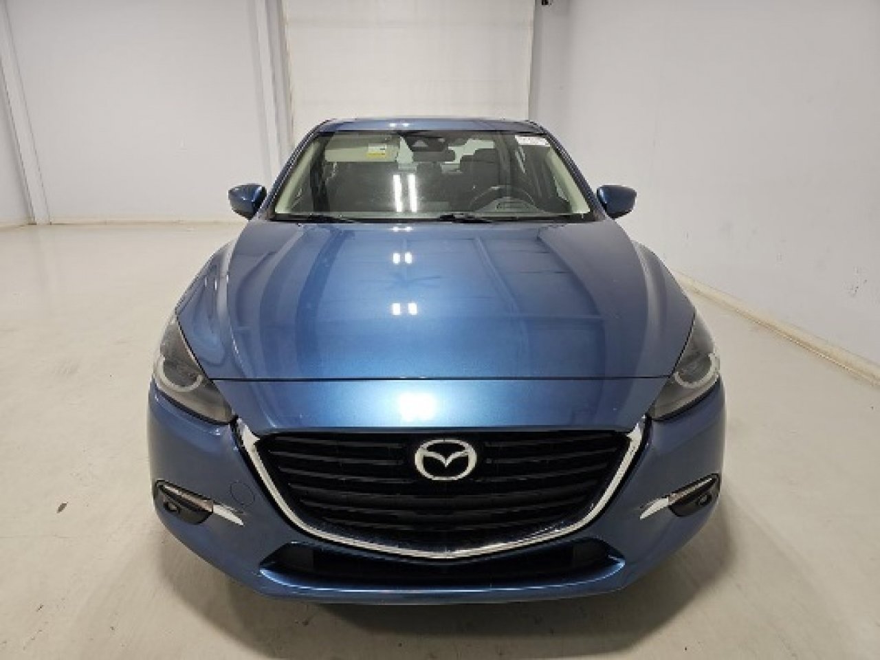 Used 2018 MAZDA MAZDA3 Grand Touring image 2