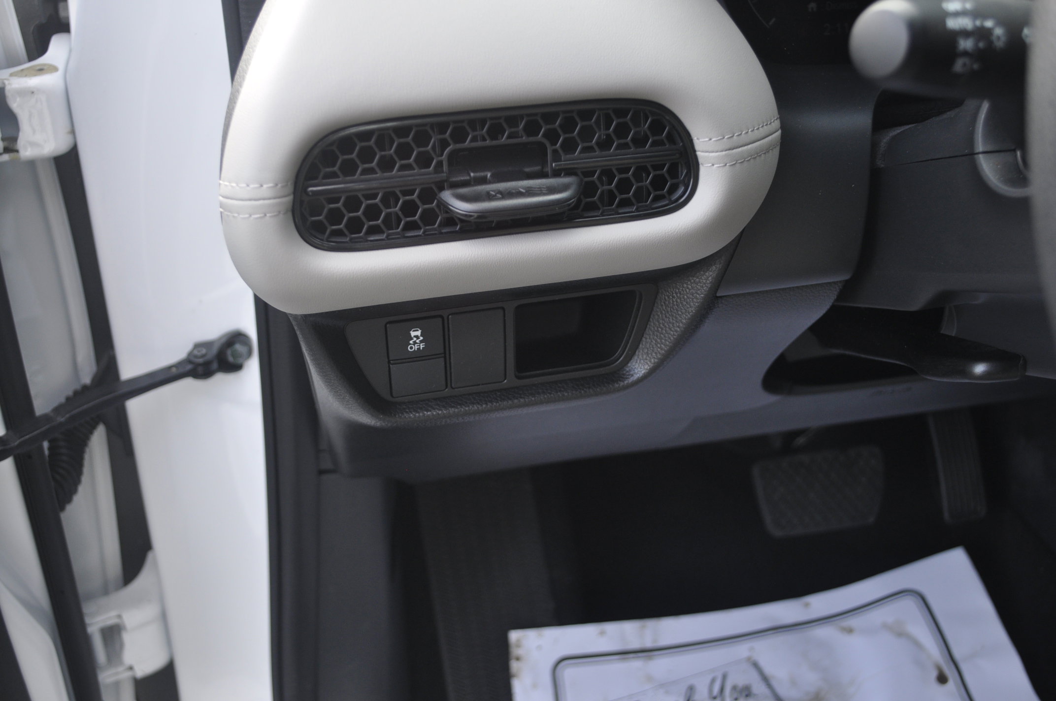 Certified 2025 Honda HR-V LX image 17