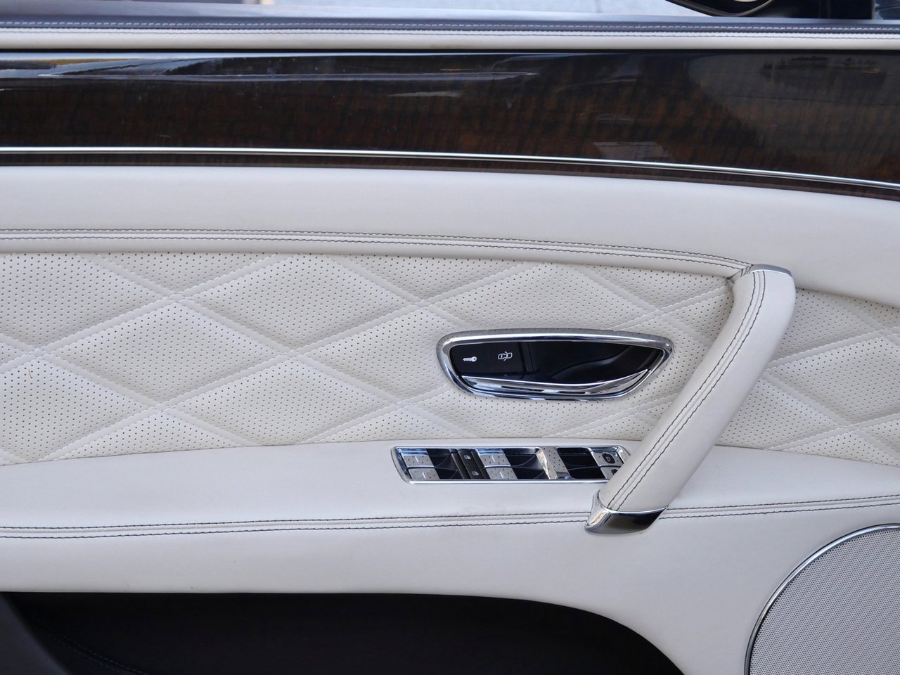 Used 2015 Bentley Flying Spur V8 image 16