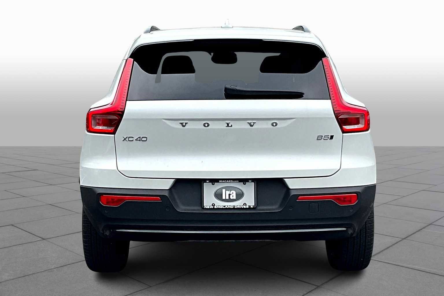 Used 2025 Volvo XC40 B5 Plus w/ Protection Package Premier image 4