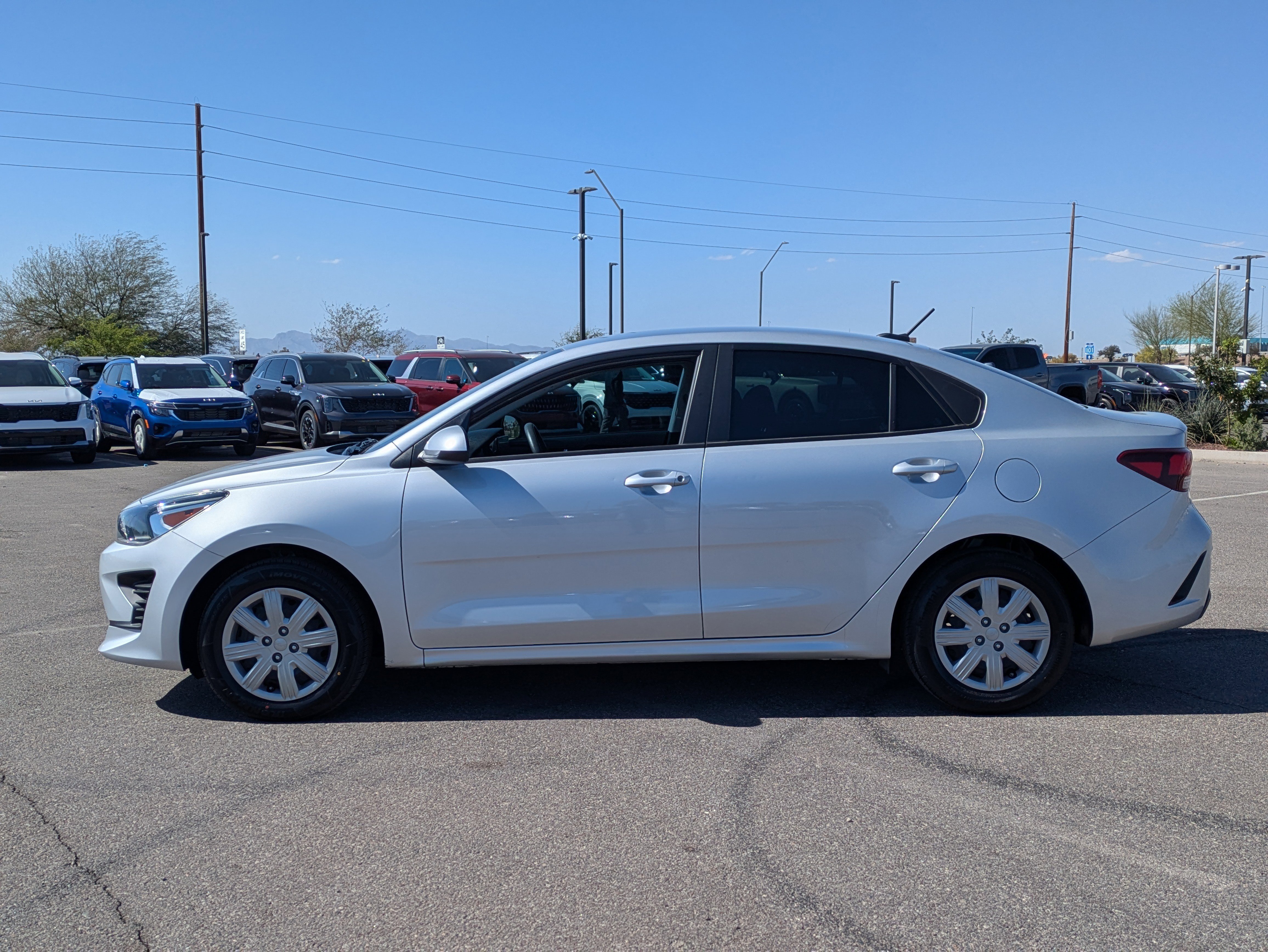 Used 2022 Kia Rio LX image 2