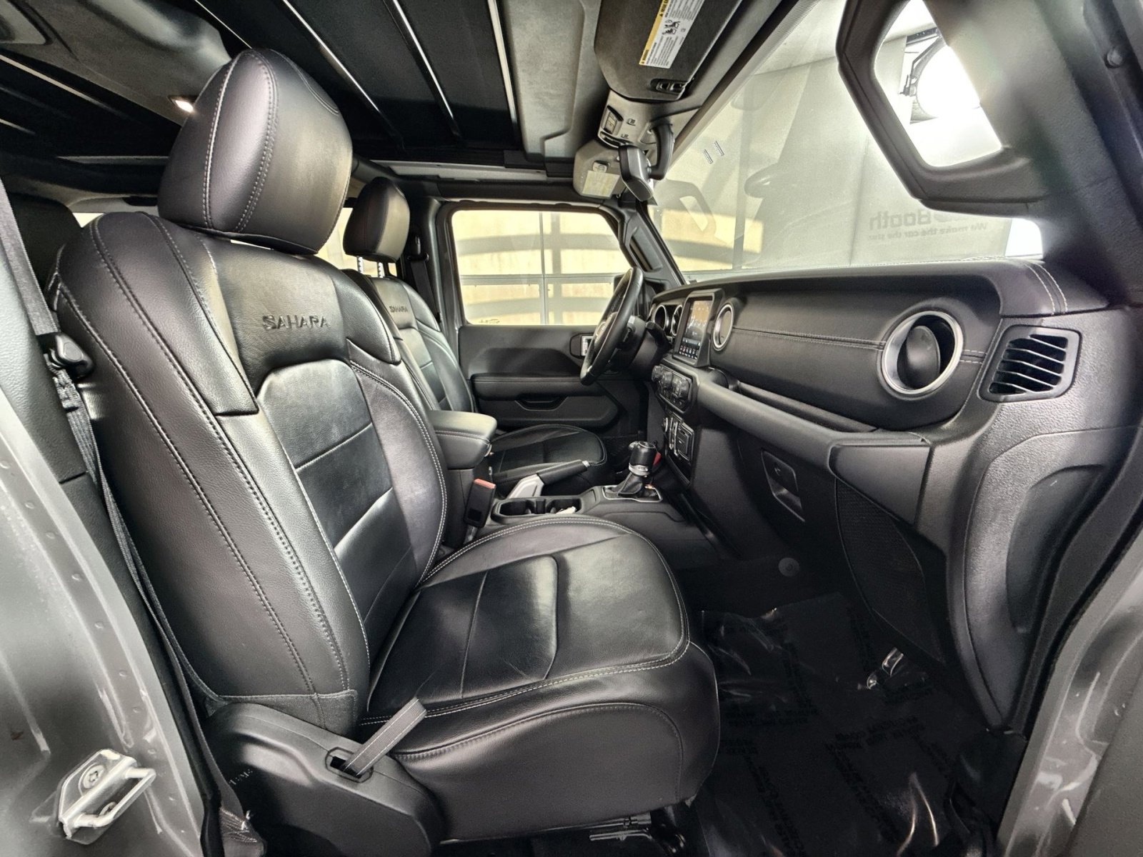 Used 2022 Jeep Wrangler Unlimited Sahara w/ LED Lighting Group image 26