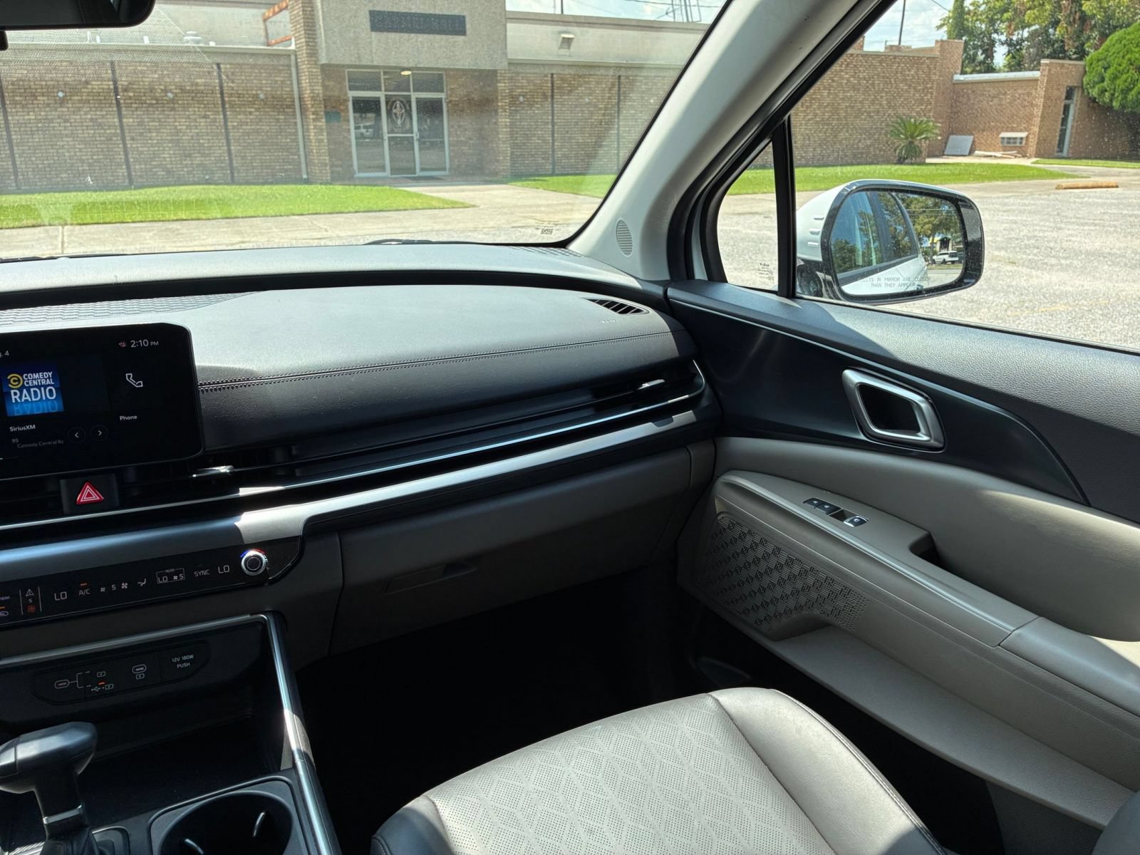 Used 2026 Kia Carnival FWD image 32