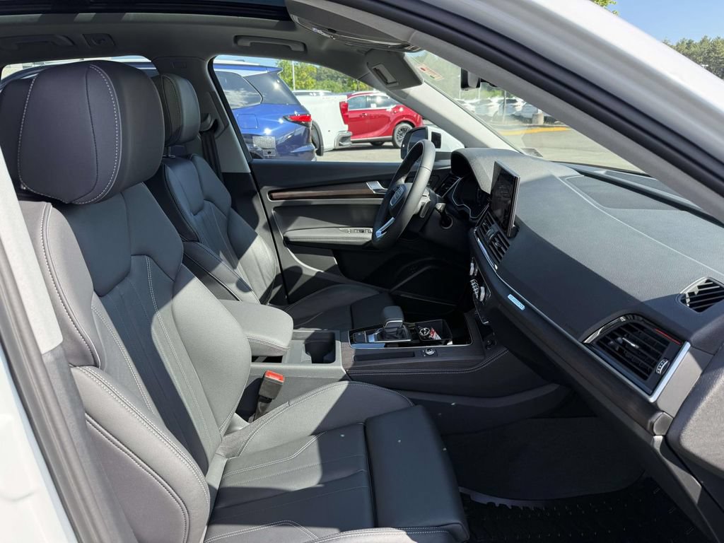 Used 2025 Audi Q5 e Premium Plus w/ Premium Plus Package AWD/4WD image 13
