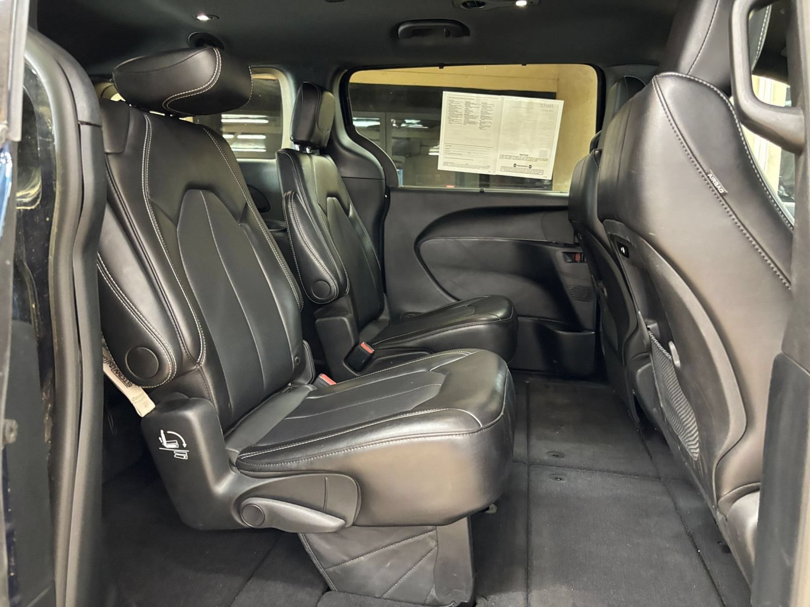 Used 2025 Chrysler Pacifica Select FWD image 27