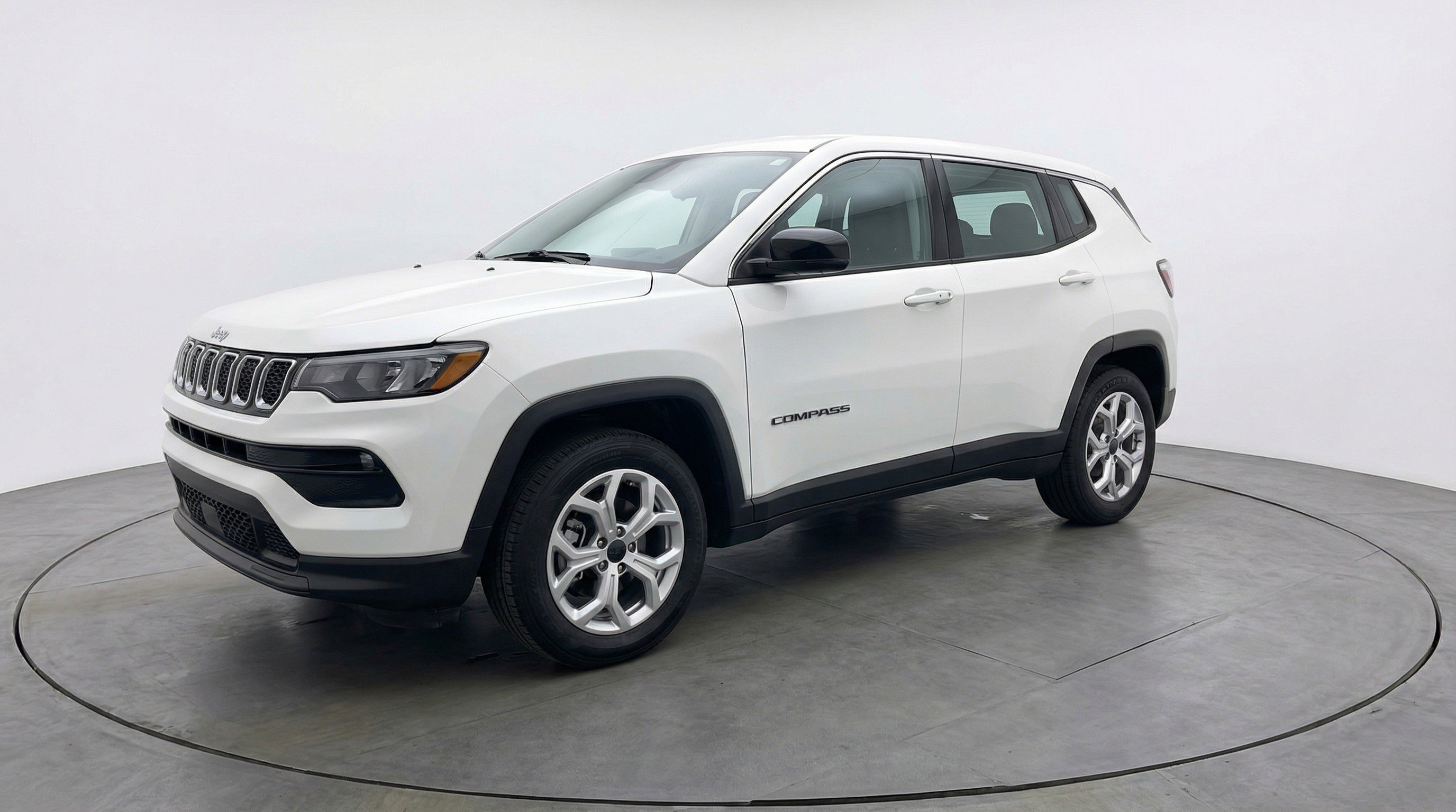 Used 2025 Jeep Compass Latitude image 3