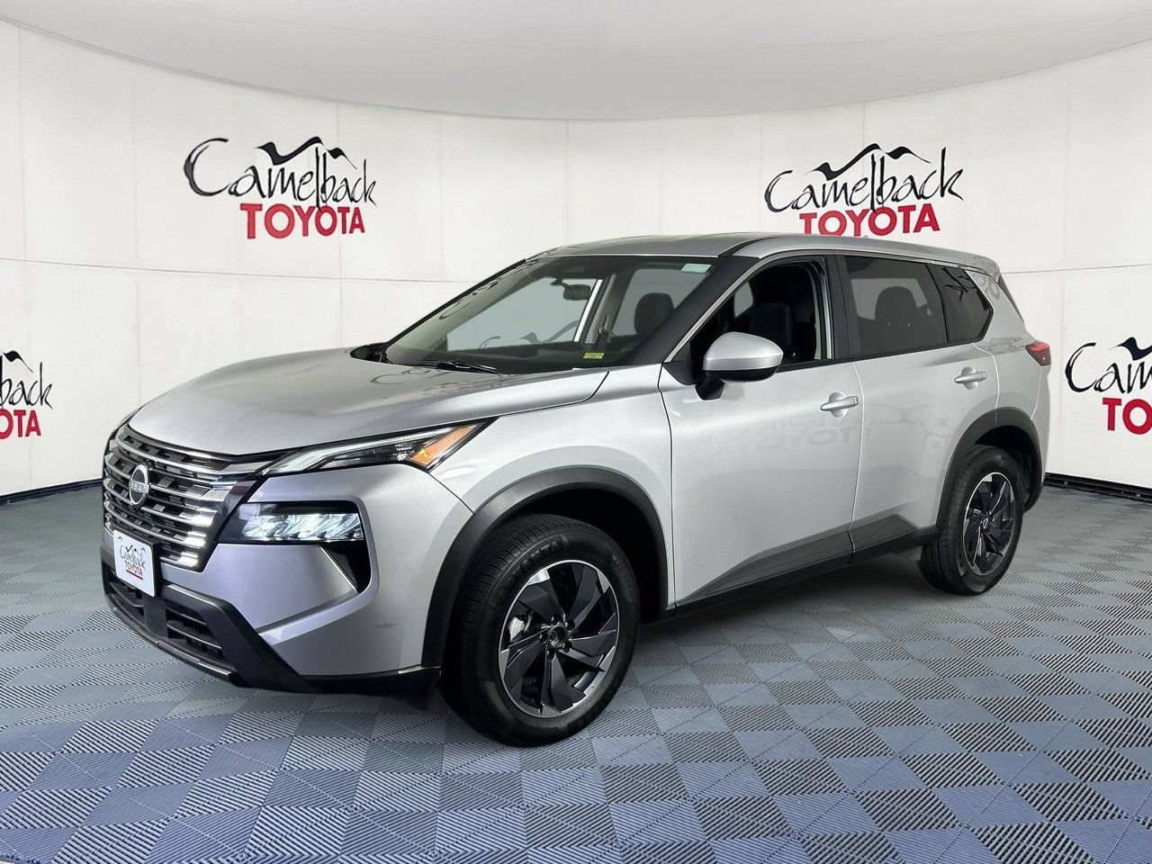 Used 2025 Nissan Rogue SV FWD image 4