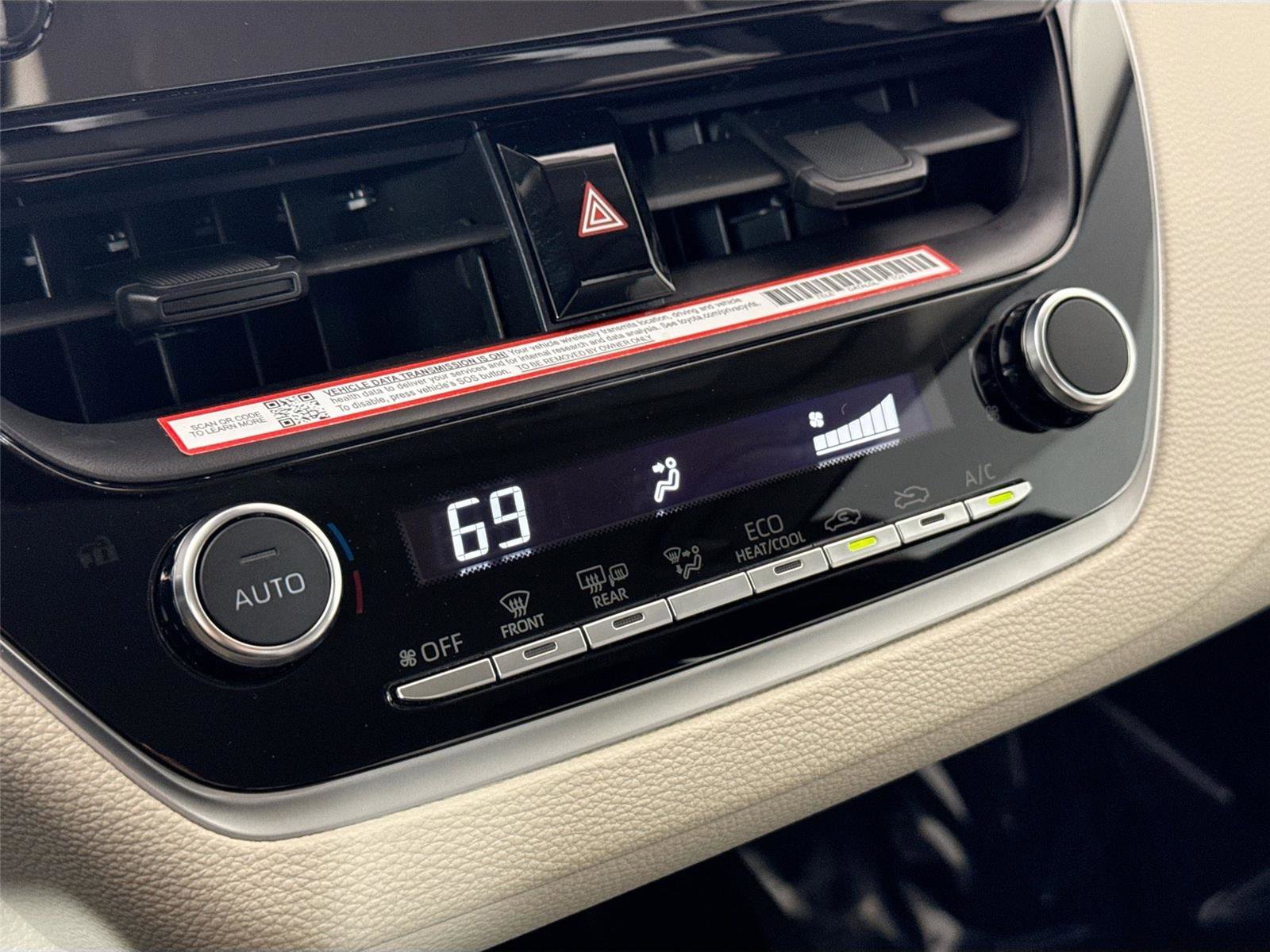 Used 2025 Toyota Corolla LE image 26