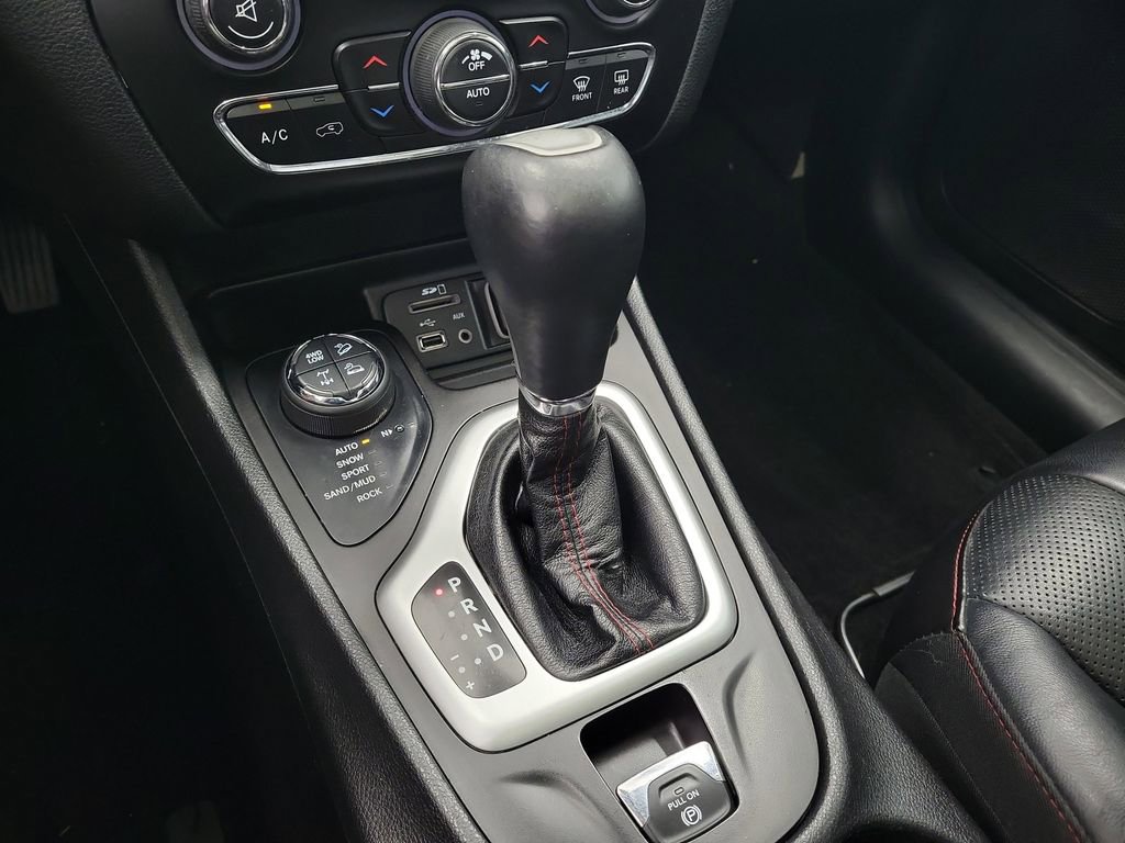 Used 2017 Jeep Cherokee Trailhawk image 31