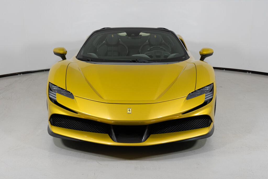 Used 2022 Ferrari SF90 Spider image 19