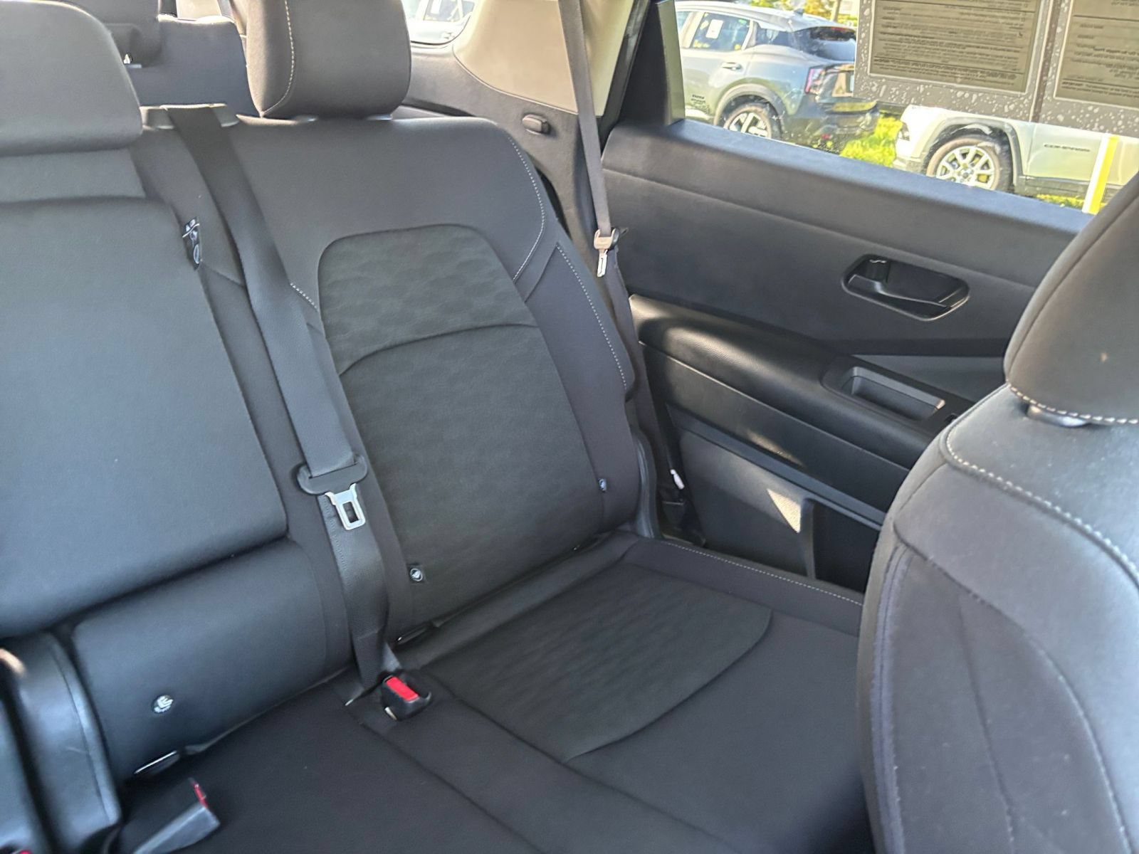 Used 2025 Nissan Pathfinder SV FWD image 39
