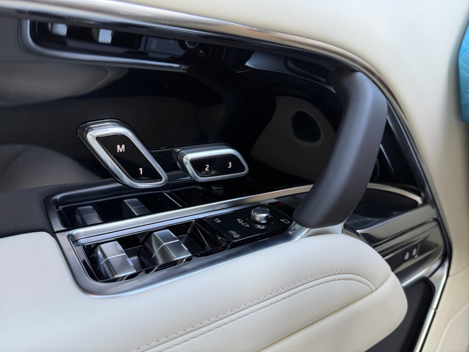 New 2026 Land Rover Range Rover SE AWD/4WD image 13