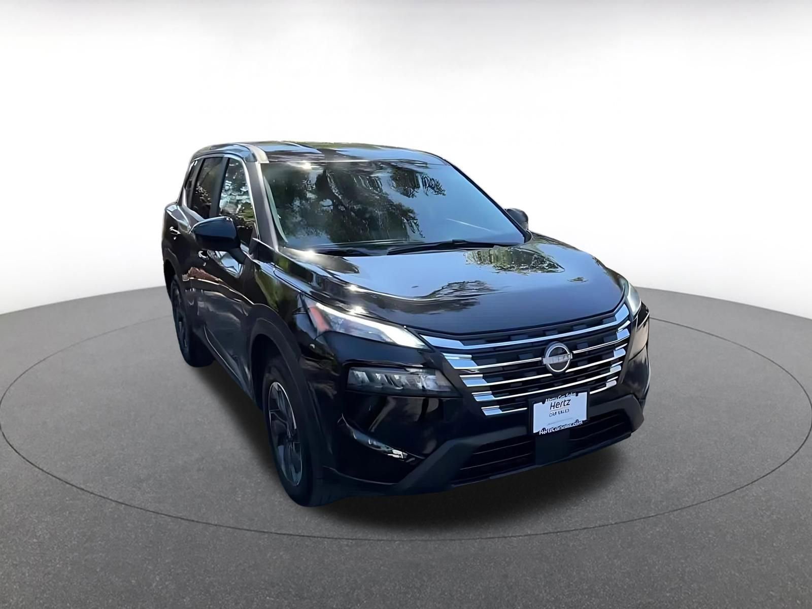 Used 2025 Nissan Rogue SV image 3