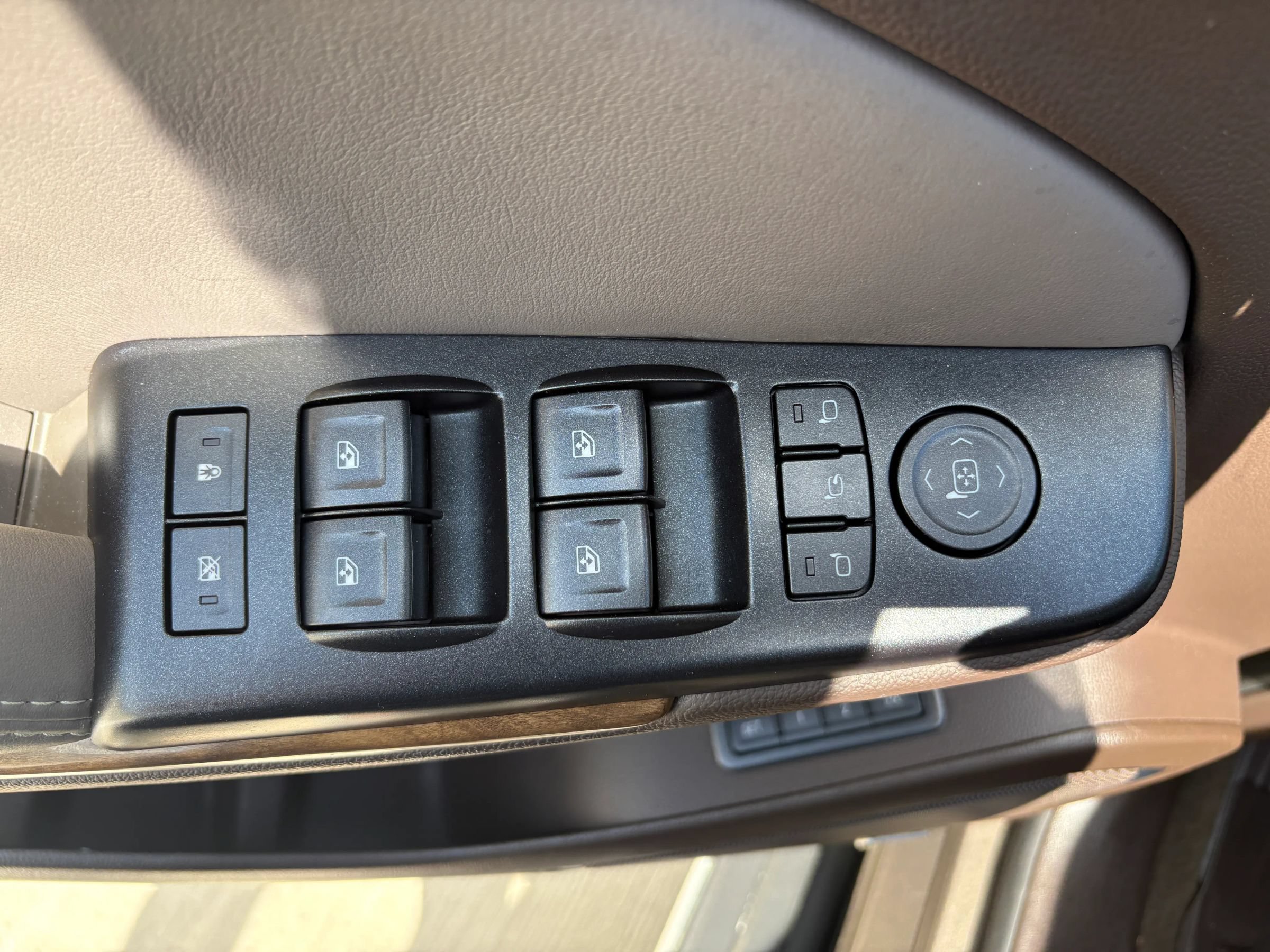 Used 2015 GMC Yukon Denali w/ Enhanced Security Package AWD/4WD image 24
