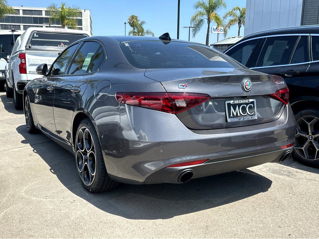 Used 2022 Alfa Romeo Giulia Ti AWD/4WD image 3