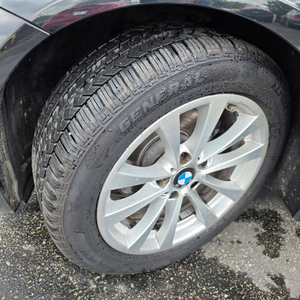 Used 2017 BMW 320i xDrive Sedan AWD/4WD image 15