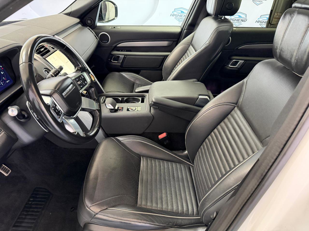Used 2022 Land Rover Discovery HSE R-Dynamic AWD/4WD image 17