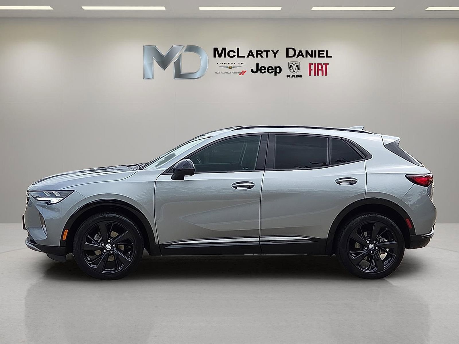 Used 2023 Buick Envision Preferred w/ Sport Touring Package AWD/4WD image 3