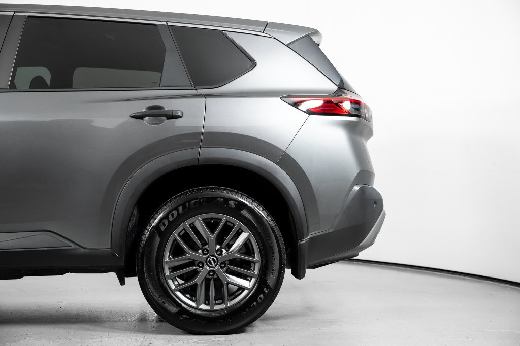 Used 2023 Nissan Rogue S FWD image 13