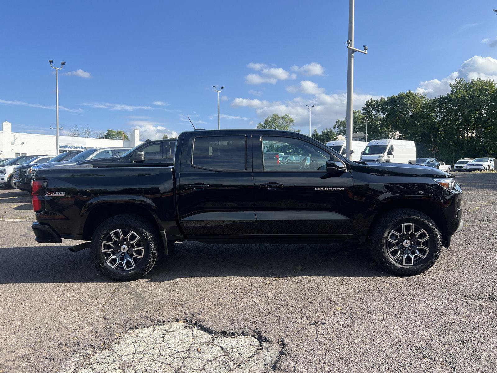 Used 2023 Chevrolet Colorado Z71 w/ Z71 Convenience Package 2 AWD/4WD image 8