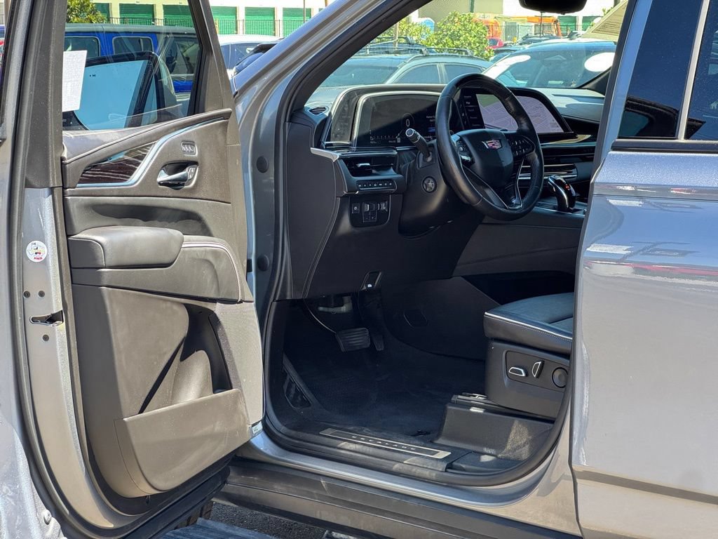 Used 2022 Cadillac Escalade Sport w/ Touring Package AWD/4WD image 8