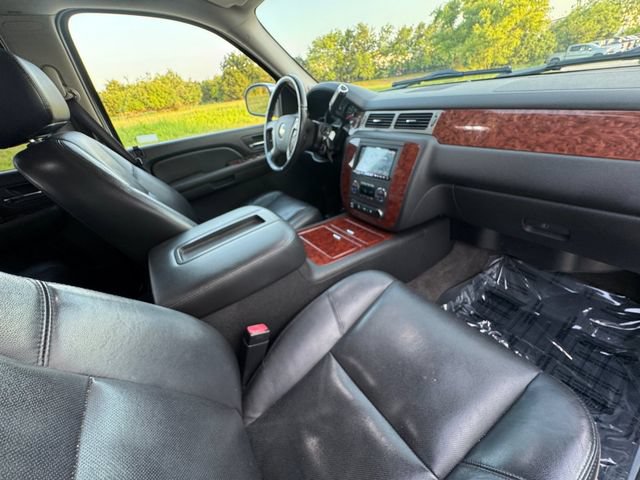 Used 2009 Chevrolet Suburban LTZ AWD/4WD image 31