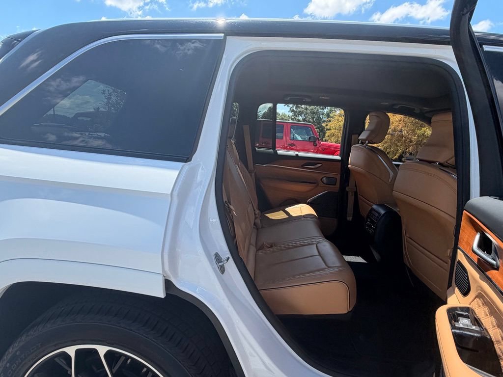 Used 2022 Jeep Grand Cherokee Summit AWD/4WD image 41