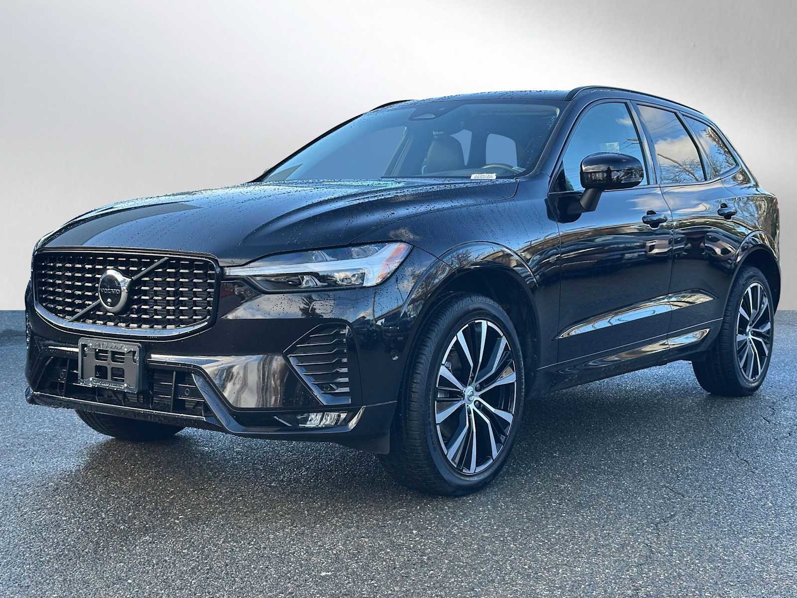Used 2025 Volvo XC60 B5 Plus w/ Protection Package Premier image 7