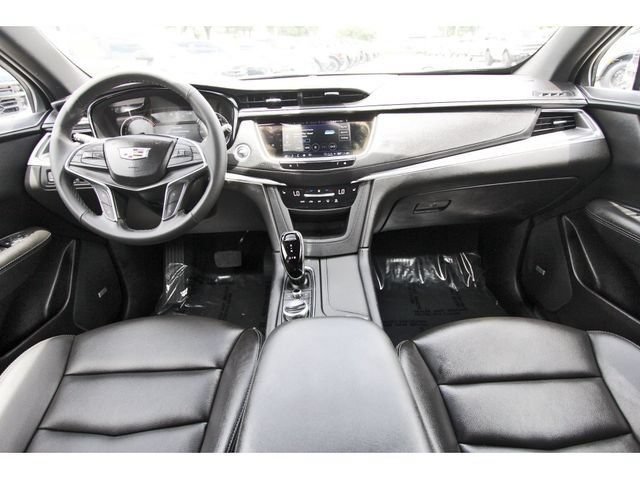 Used 2025 Cadillac XT5 Luxury FWD image 8