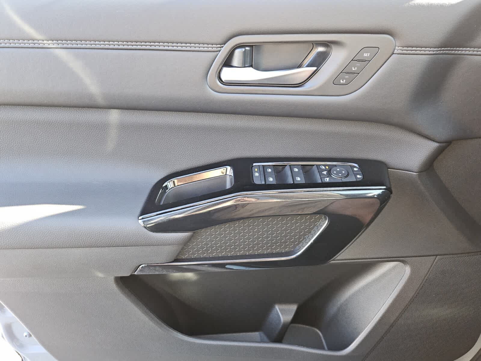 New 2026 Nissan Pathfinder Platinum FWD image 15