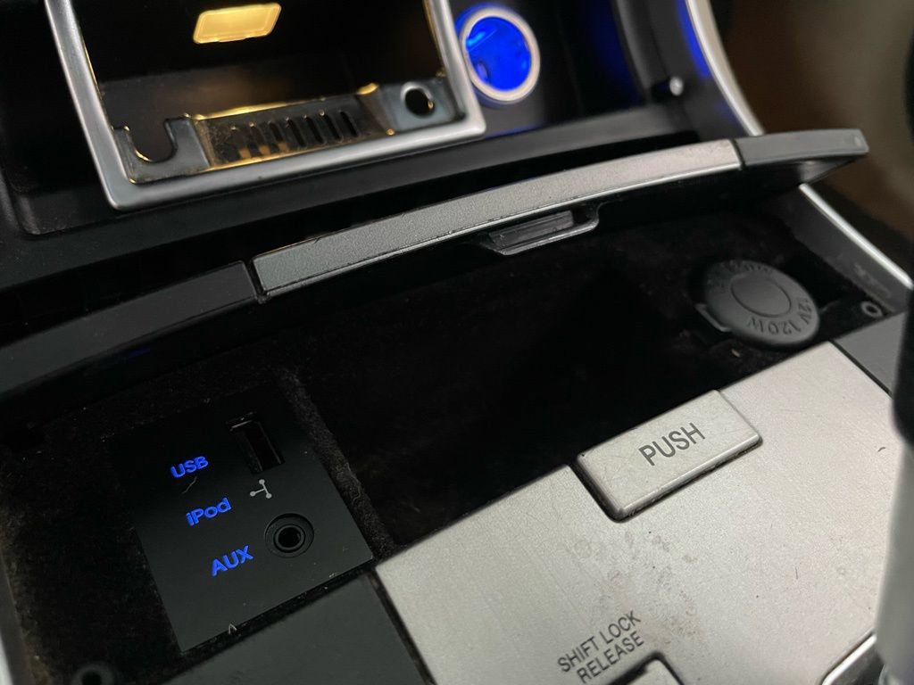 Used 2012 Hyundai Veracruz Limited w/ Entertainment Pkg image 49