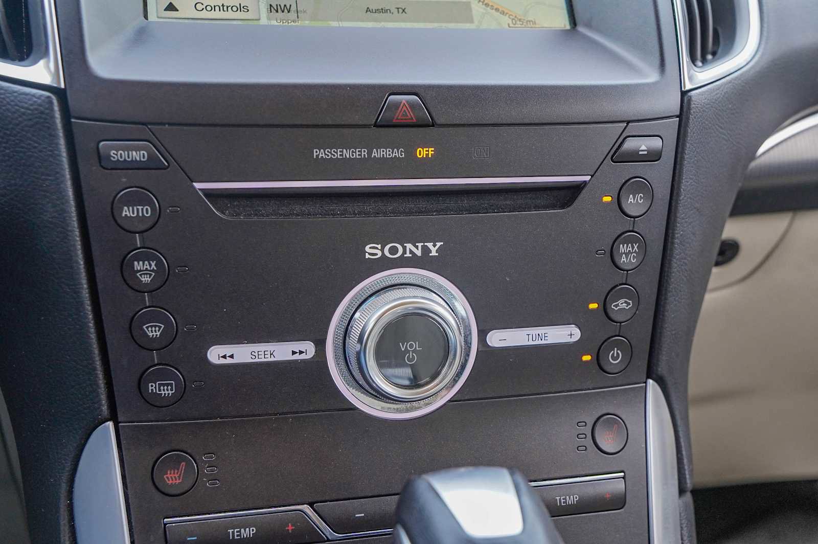 Used 2018 Ford Edge Titanium w/ Technology Package image 19