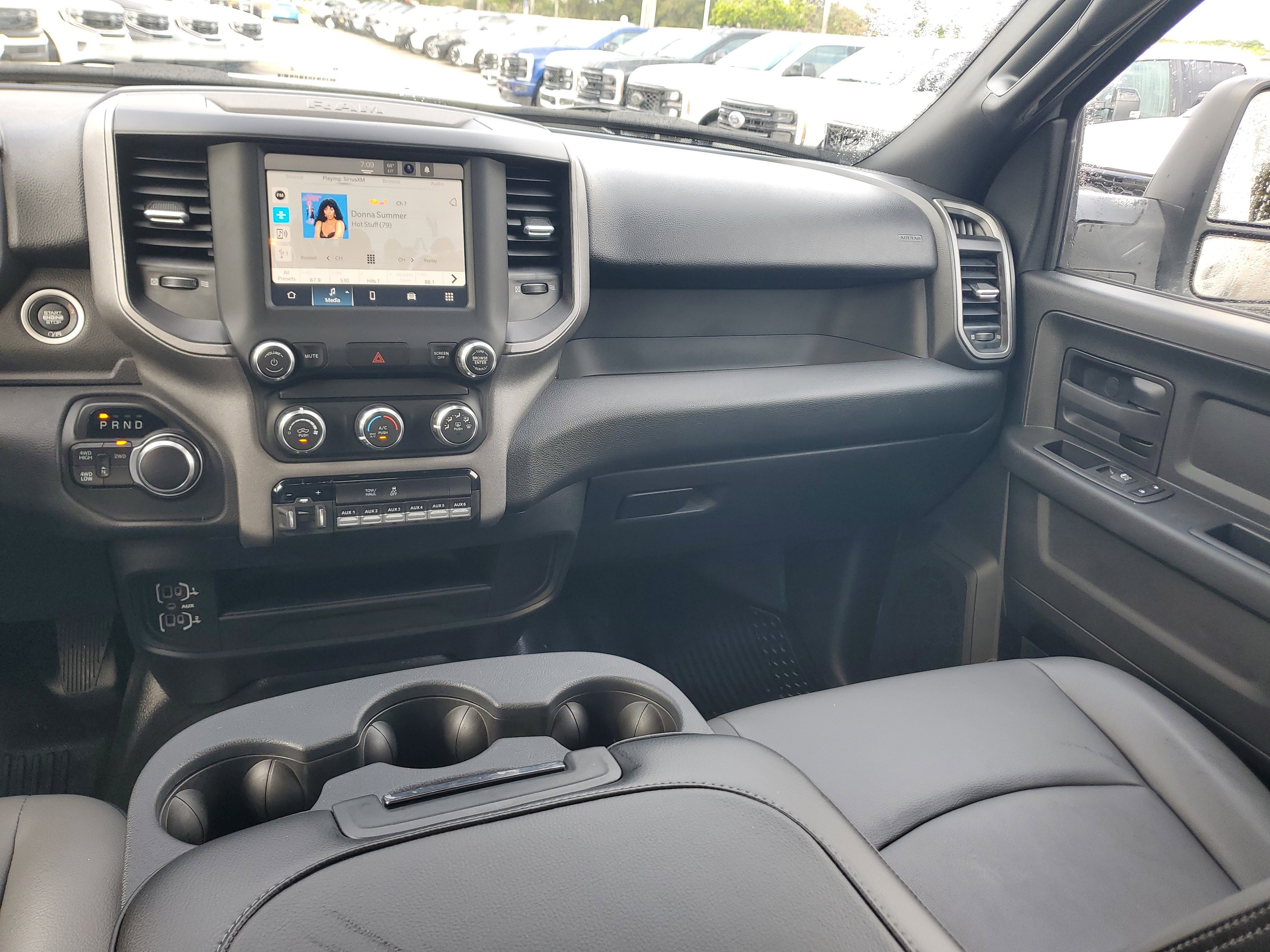 Used 2024 RAM 3500 Tradesman w/ Chrome Appearance Group AWD/4WD image 16