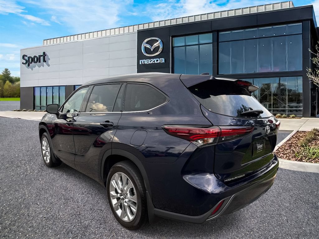 Used 2024 Toyota Highlander Limited AWD/4WD image 6