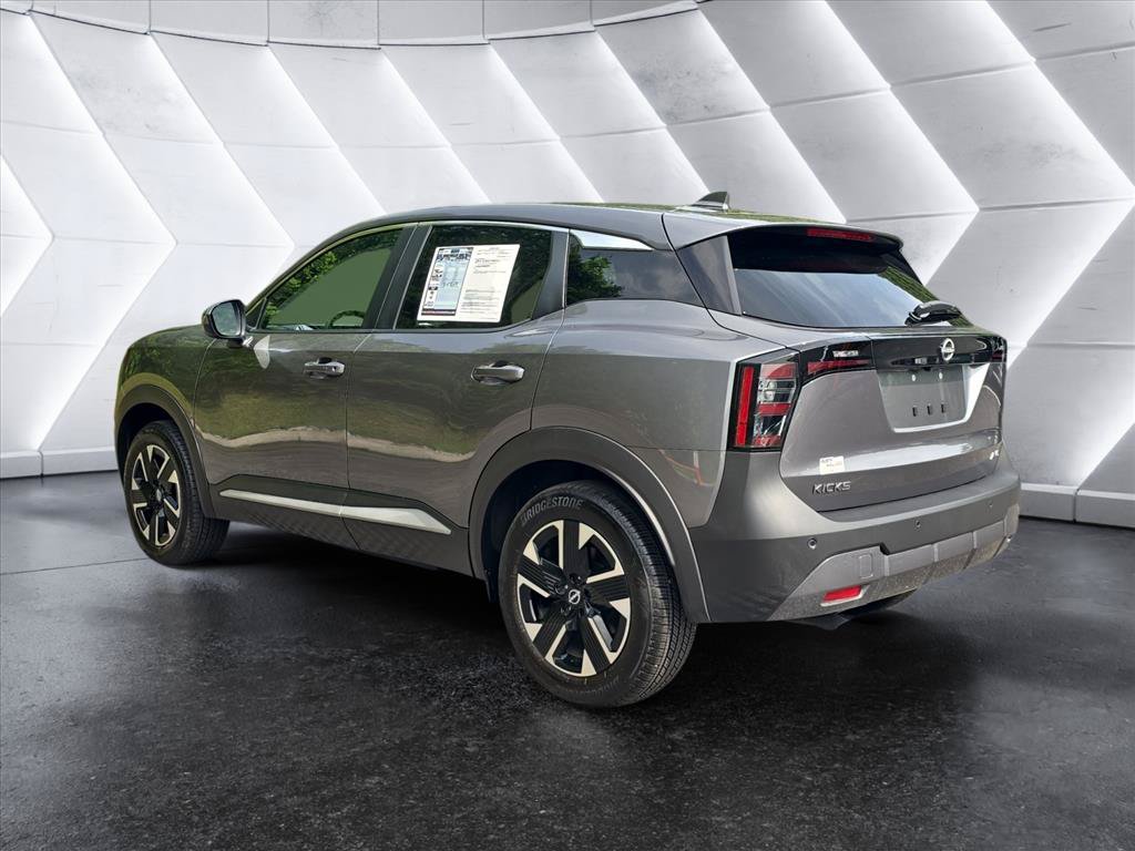 Used 2025 Nissan Kicks SV AWD/4WD image 3