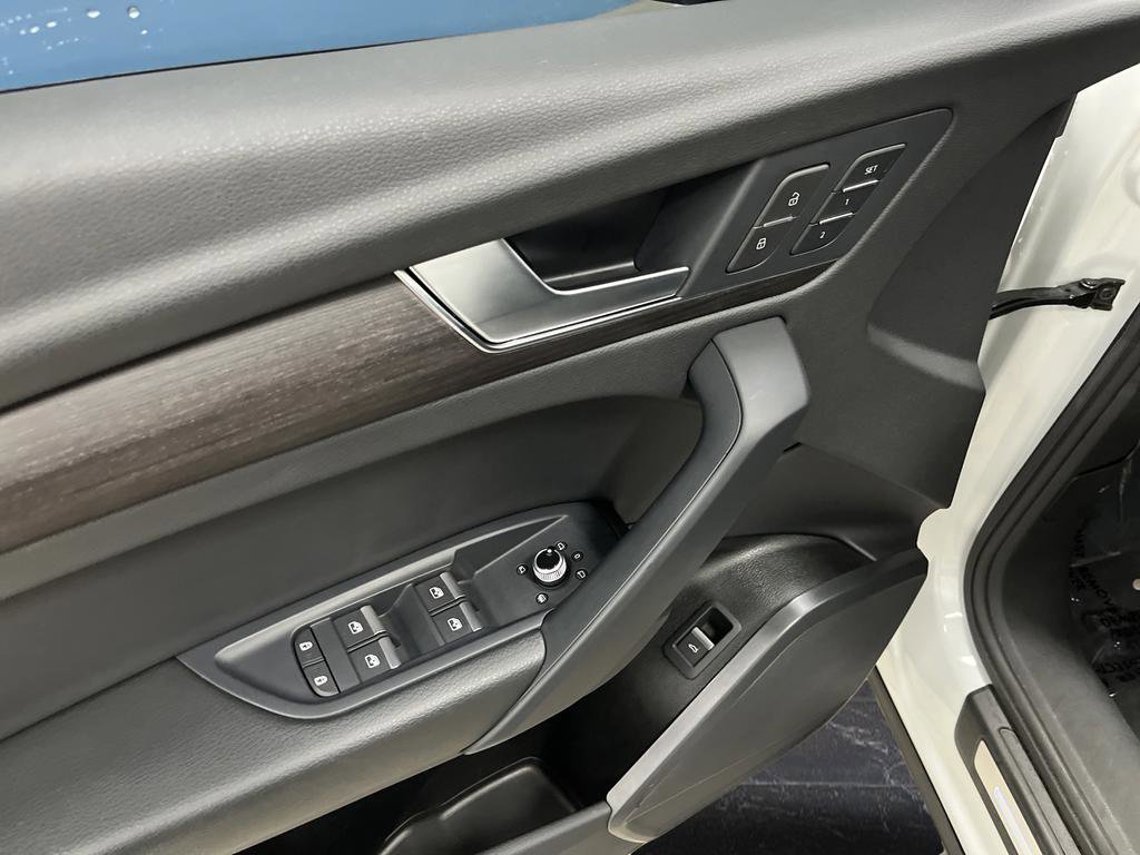 Used 2023 Audi Q5 2.0T Premium w/ Convenience Package image 27