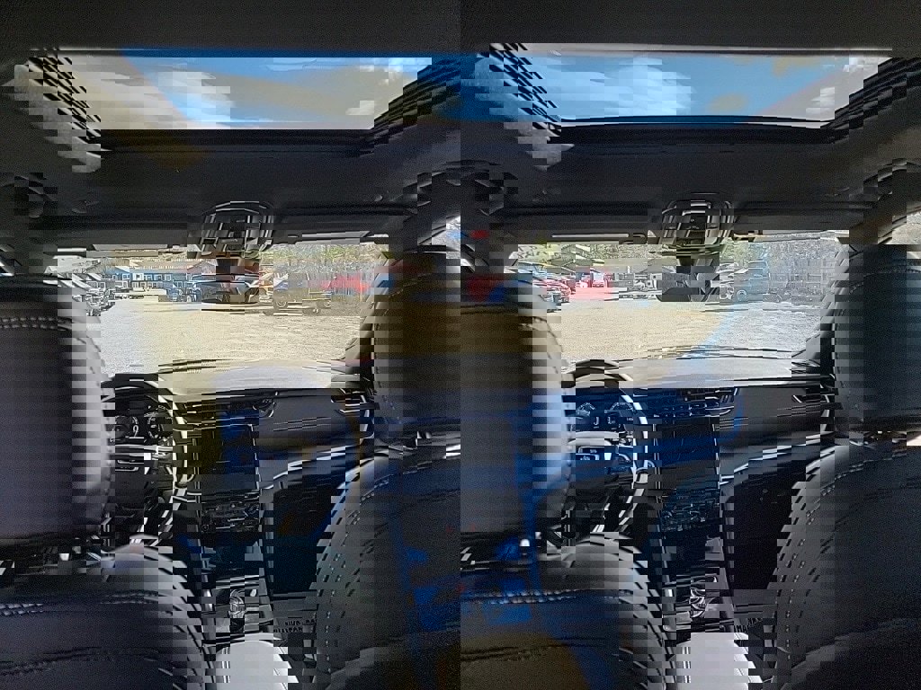 New 2025 Jeep Grand Cherokee Altitude image 11