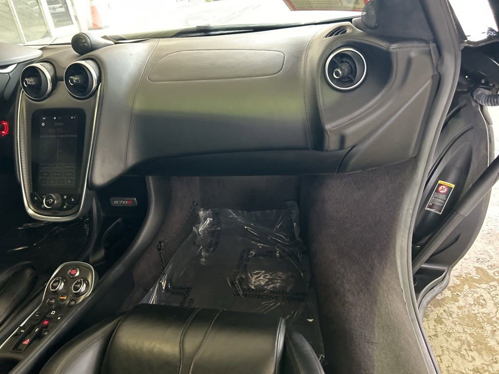 Used 2020 McLaren 570S Spider image 26