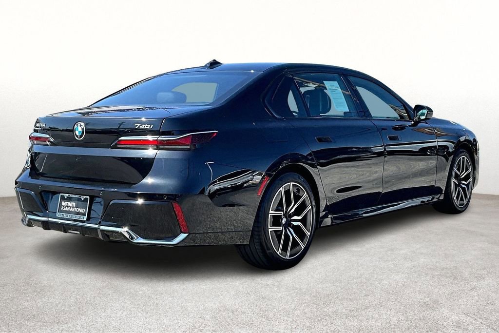 Used 2024 BMW 740i RWD image 2