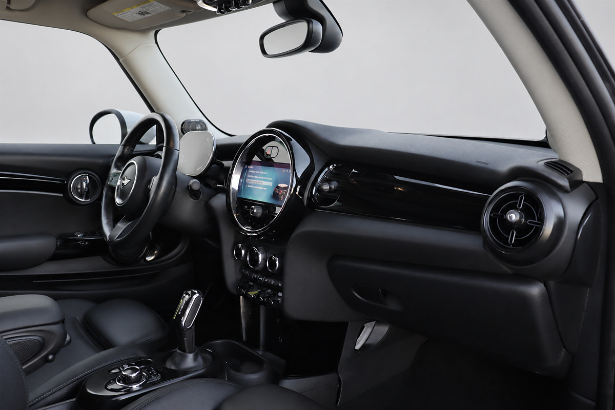 Used 2024 MINI Cooper SE FWD image 16