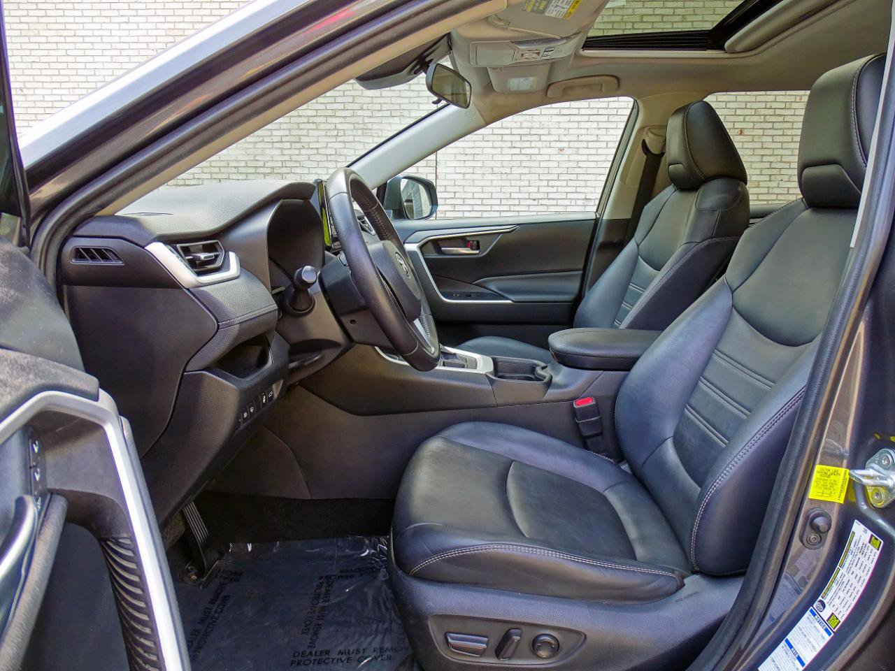Used 2019 Toyota RAV4 XLE Premium w/ Cold Weather Package AWD/4WD image 10