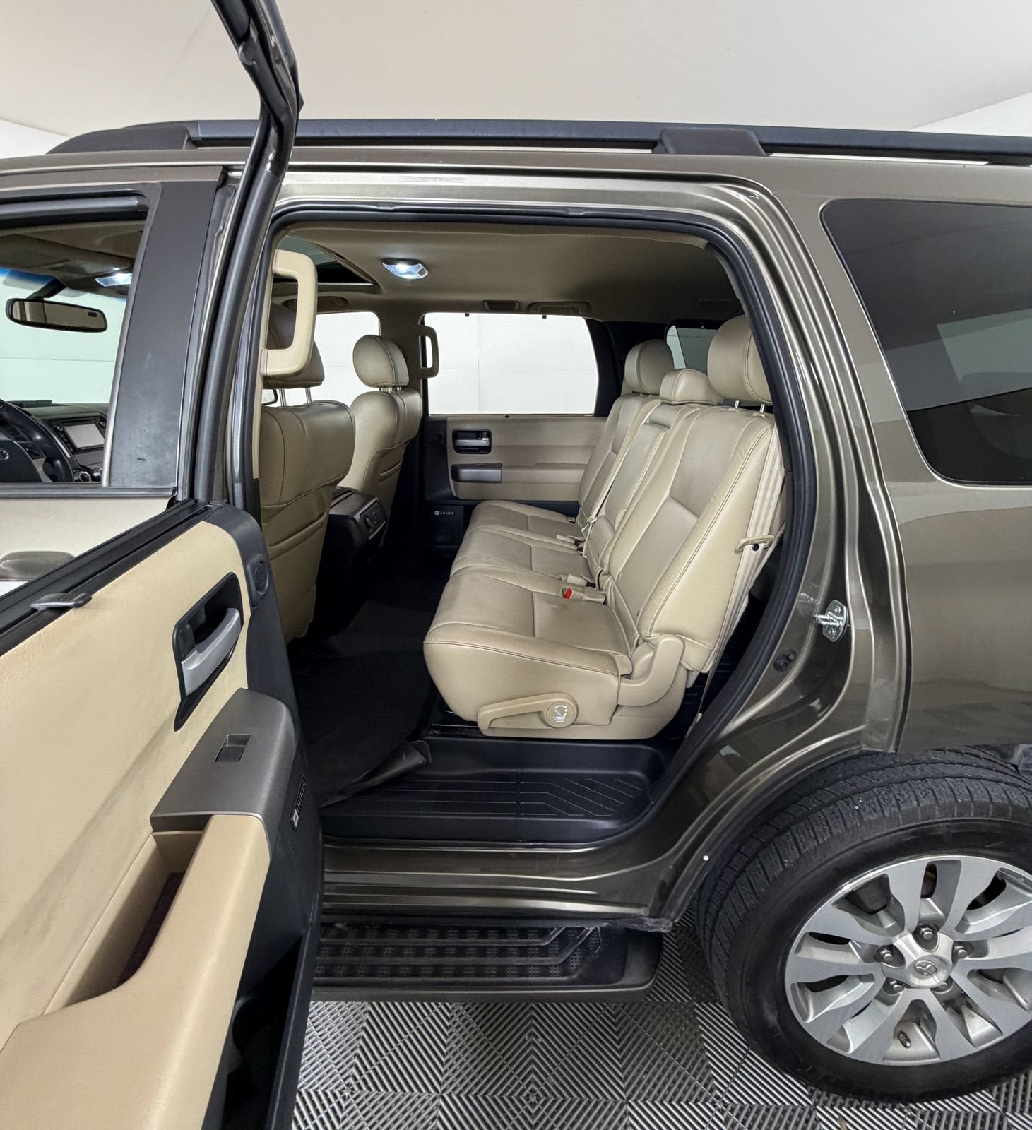 Used 2017 Toyota Sequoia Limited w/ Safety & Convenience Package RWD image 9