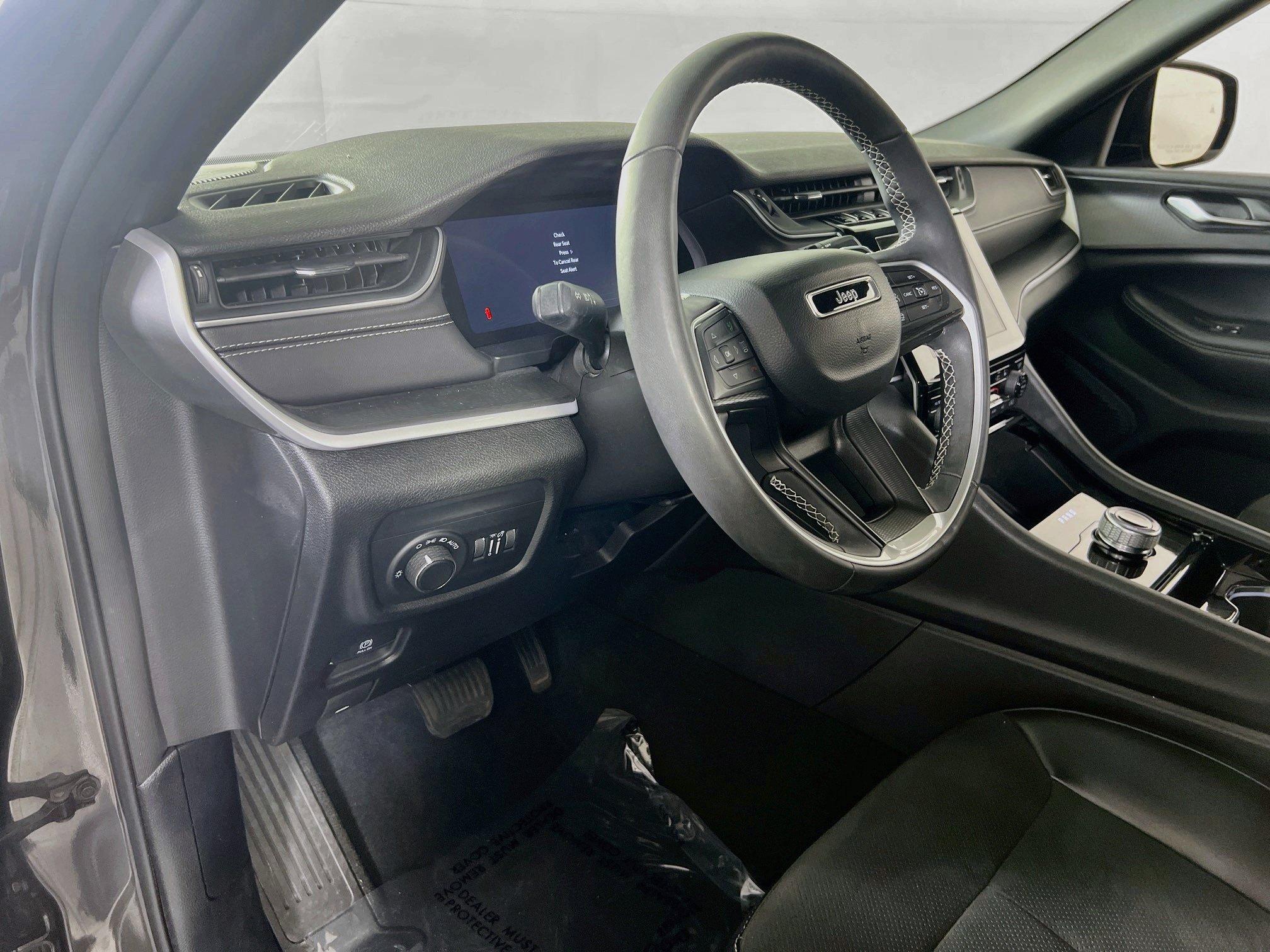 Used 2023 Jeep Grand Cherokee L Laredo AWD/4WD image 9