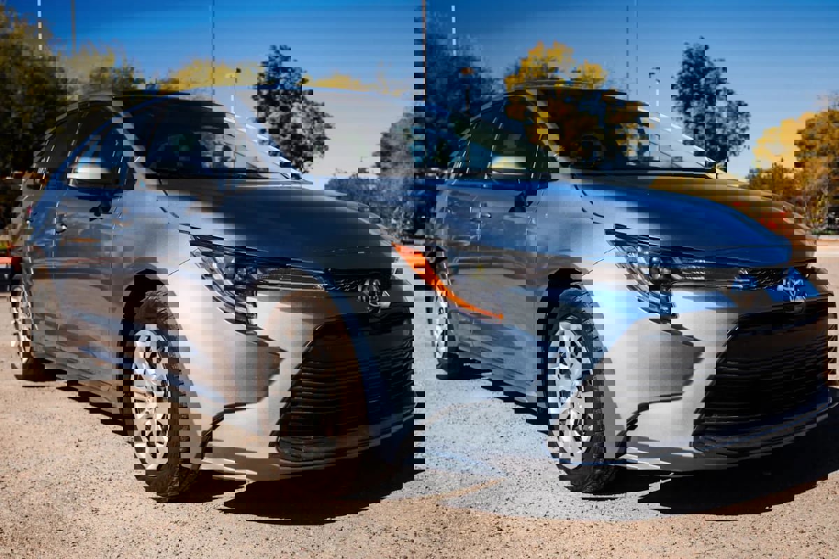 Used 2023 Toyota Corolla LE image 1