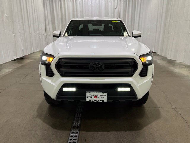 Certified 2025 Toyota Tacoma SR5 AWD/4WD image 9