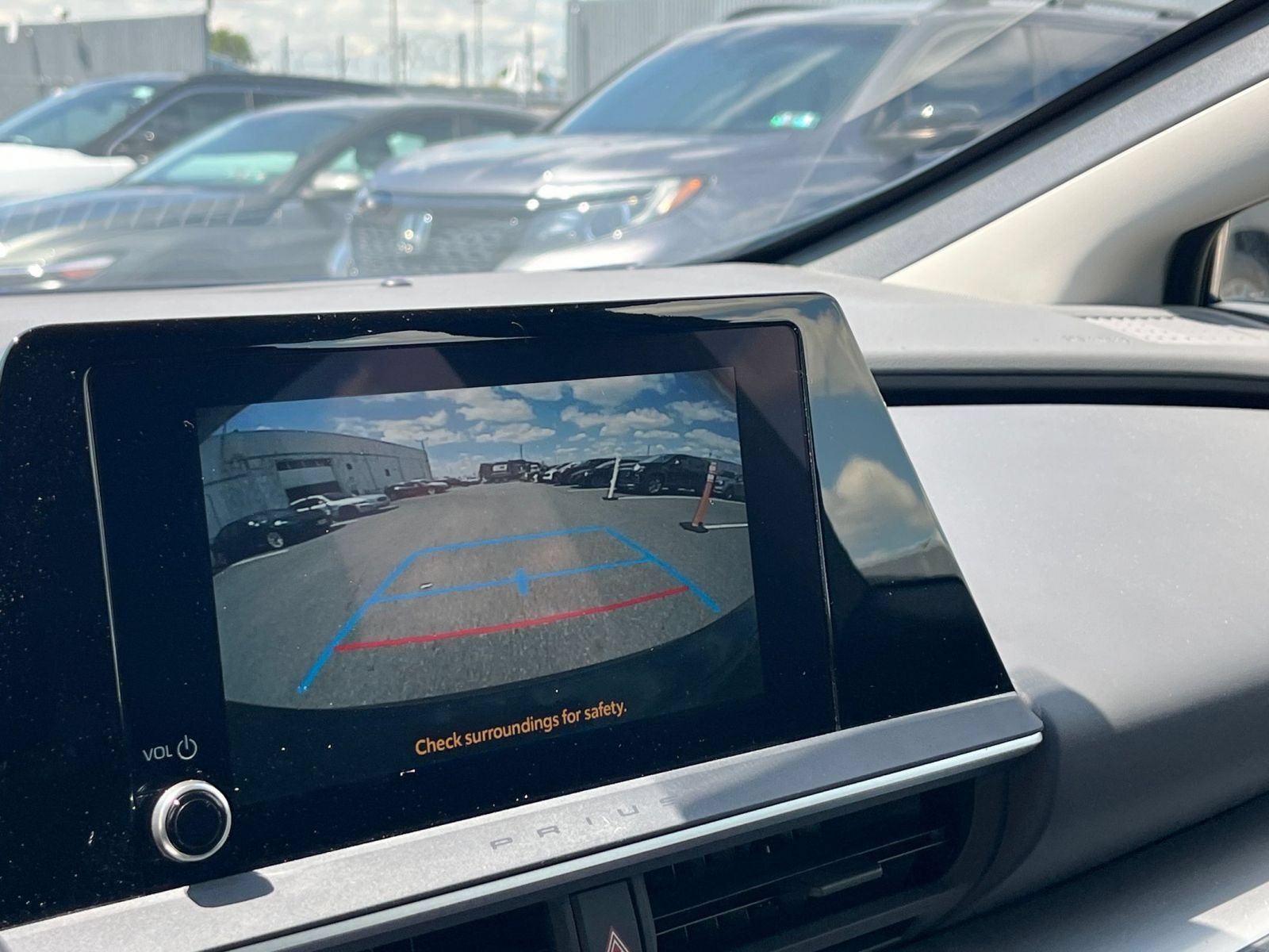 Used 2025 Toyota Prius LE FWD image 23