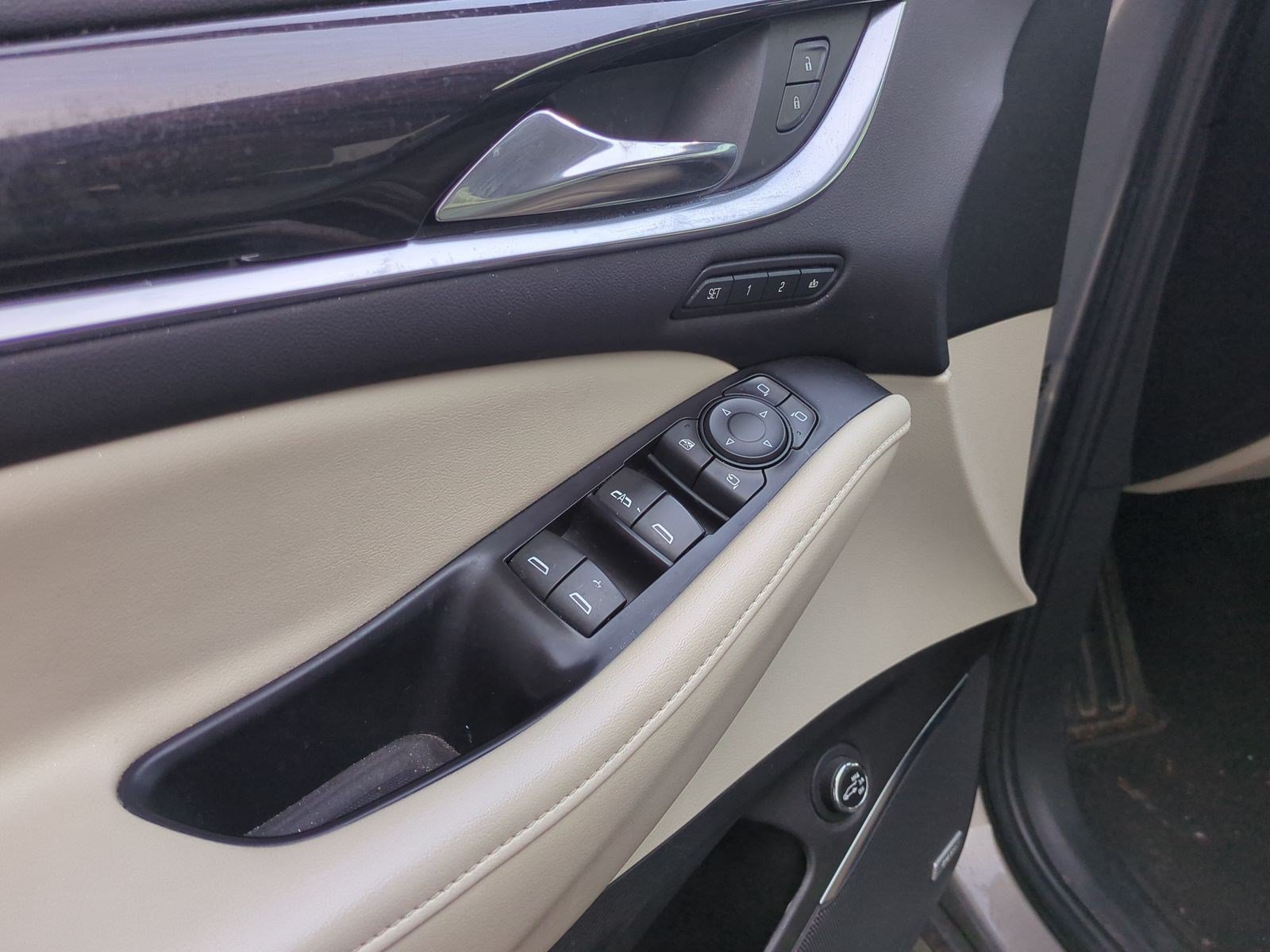 Used 2018 Buick Enclave Premium AWD/4WD image 14