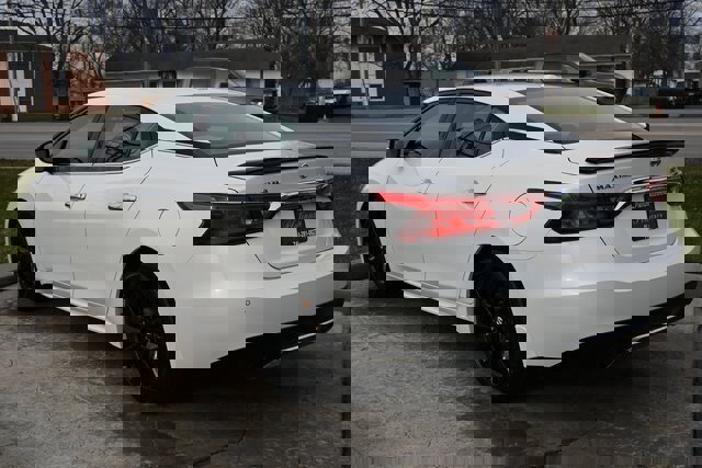 Used 2016 Nissan Maxima SR w/ Midnight Edition image 7